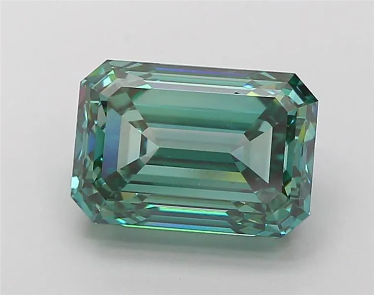 5.03ct Emerald Lab Grown Diamond (Colour Fancy Vivid Green, Clarity VVS2, IGI Certified)