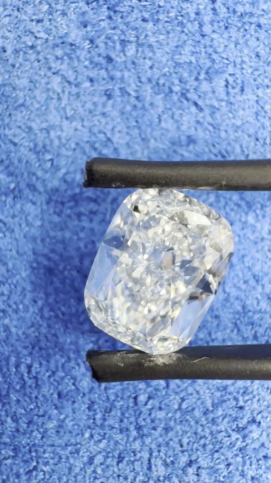 3.01ct Cushion brilliant Natural Diamond (Colour G, Clarity VS1, GIA Certified)