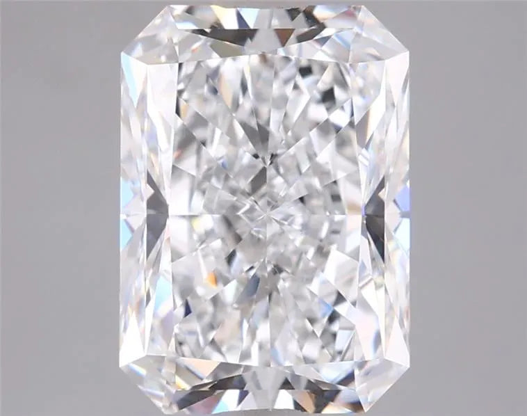 2.50ct Radiant Lab Grown Diamond (Colour E, Clarity VS2, IGI Certified)